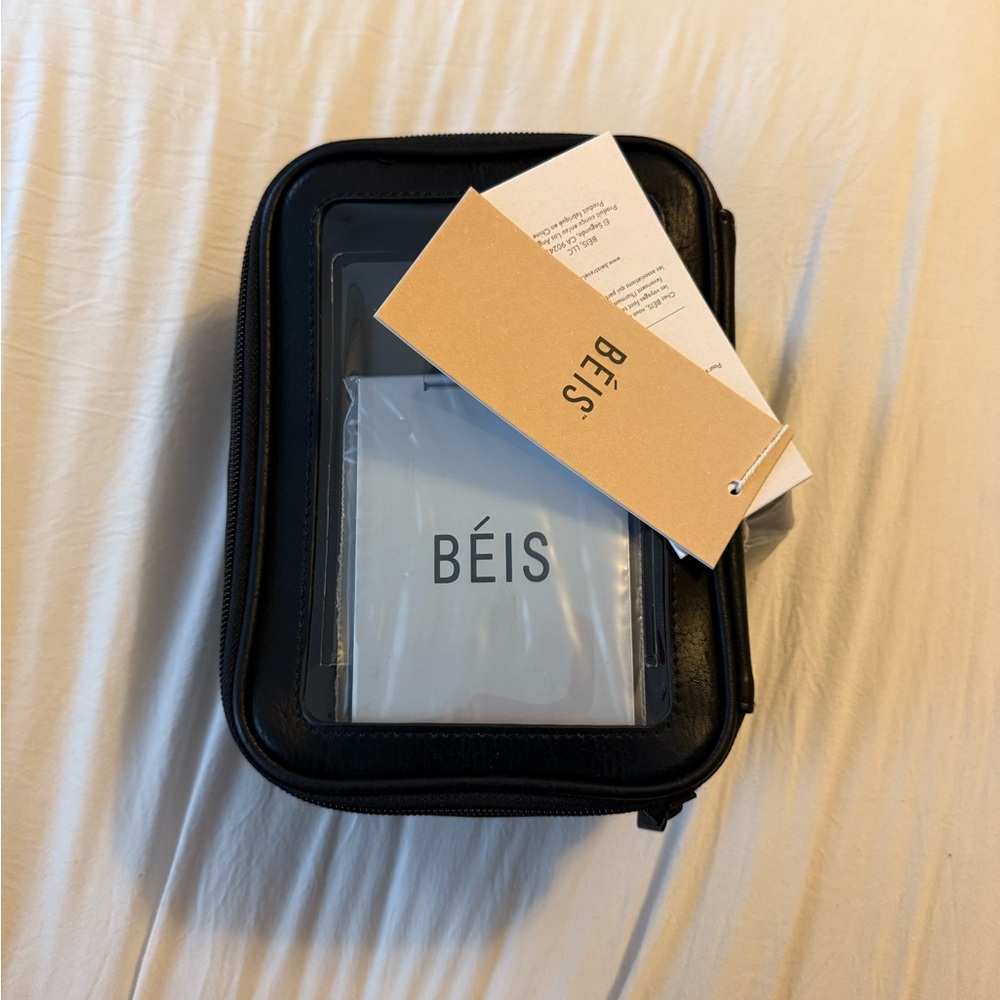 NWT Beis On the Go Essentials Case